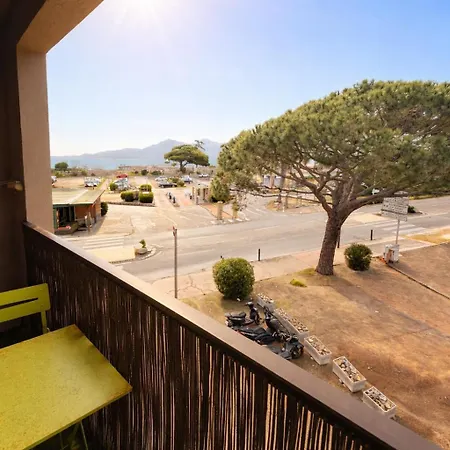 Lägenhet Cozy In 2 Min Walk Parking