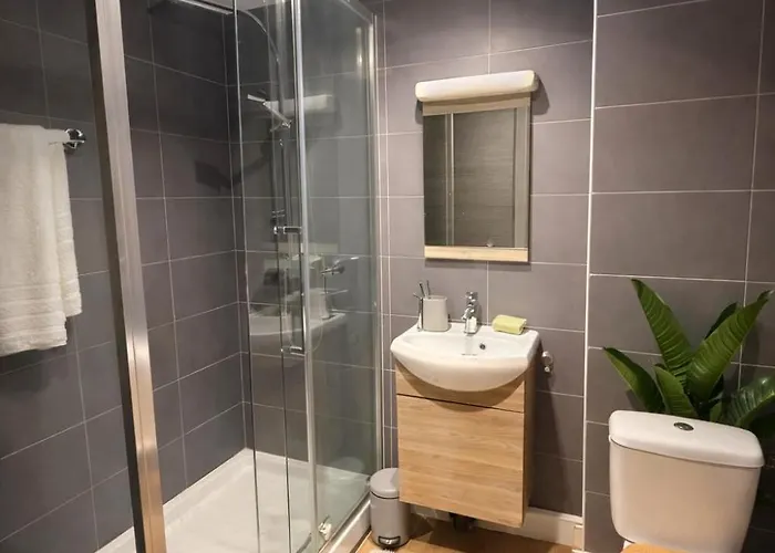 Cozy In 2 Min Walk Parking *